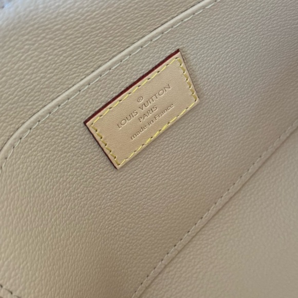 NEW Louis Vuitton Cosmetic Pouch GM M47353 - Picture 6 of 16
